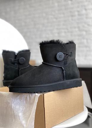 Ugg black, угги женские зимние, черные с пуговицей, нат. мех