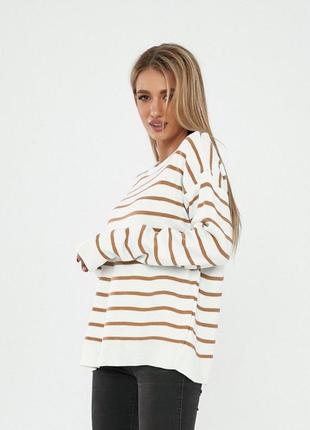 Женский свитер в стиле оверсайз9 фото