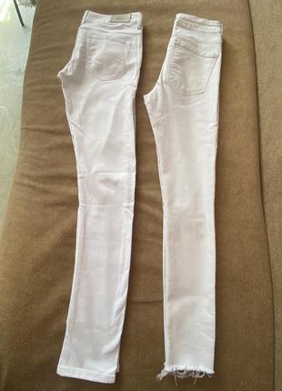 Женские джинсы белого цвета1 фото