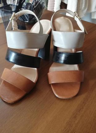 Стильные босоножки от m&s6 фото