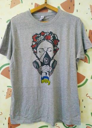 Жіноча футболка push it з принтом "слава україні" (дівчина з вінком у протигазі)