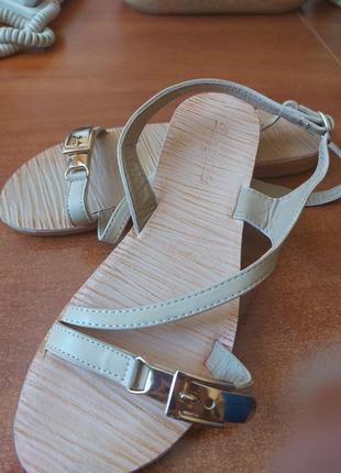 Босоніжки бежеві