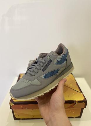 Кроссовки reebok jurassic world classic leather ripple grey hq62531 фото