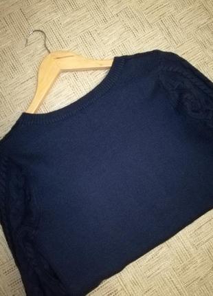 Уютный джемпер с шерстью глубокого синего цвета, стильная вязаная кофточка в косы8 фото
