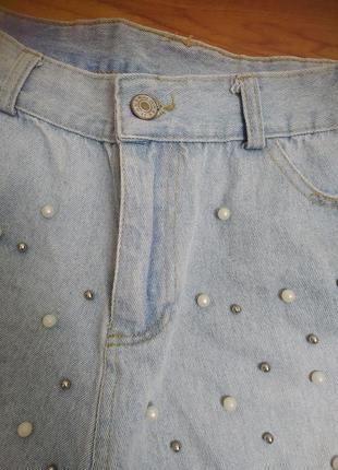 Декоровані жіночі джинсові шорти висока посадка короткі блакитні рвані з потертостями та бусинками перлинами2 фото
