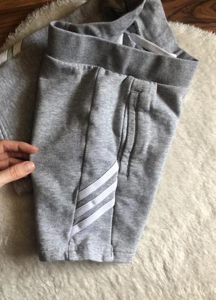 Серые котоновые детские шорты adidas оригинал 7-8 лет3 фото