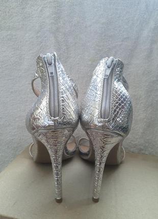 Женские серебристые босоножки выпускные, свадебные, шикарные блестящие туфли каблук фотосессия4 фото