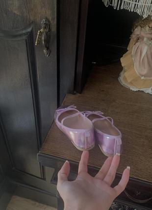 Новые туфли на девочку брендовые вечерние балетки розовые фиолетовые лаковые новые h&amp;m3 фото