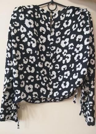 Блуза блузкалерпардовый принт чернобелая с утяжками укороченная5 фото