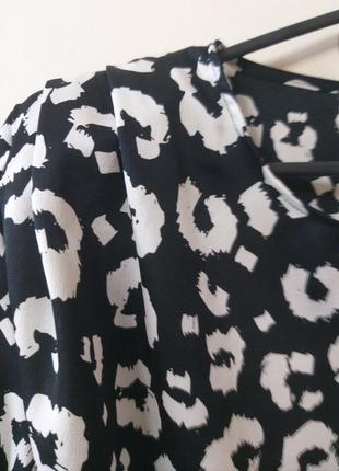 Блуза блузкалерпардовый принт чернобелая с утяжками укороченная4 фото