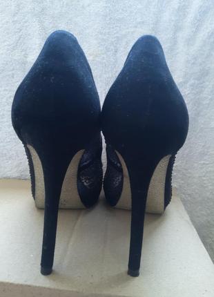 Жіночі чорні замшеві босоніжки шикарні, блискучі туфлі на підборах фотосесія на середню повноту ноги5 фото