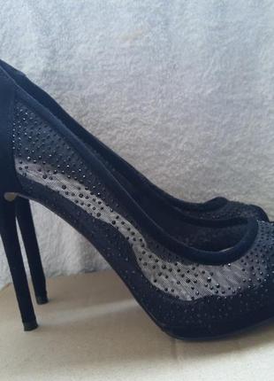 Жіночі чорні замшеві босоніжки шикарні, блискучі туфлі на підборах фотосесія на середню повноту ноги3 фото