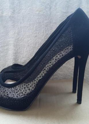 Жіночі чорні замшеві босоніжки шикарні, блискучі туфлі на підборах фотосесія на середню повноту ноги4 фото