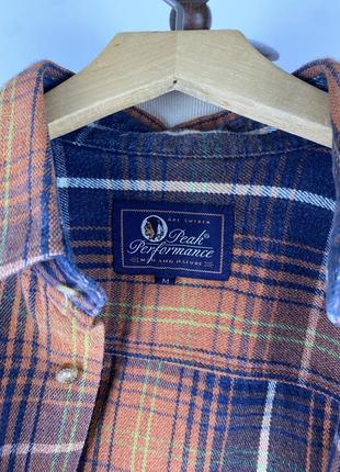 Плотная мужская фланелевая рубашка в клетку peak performance outdoor plaid flannel shirt10 фото