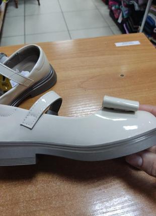 Туфлі для дівчинки