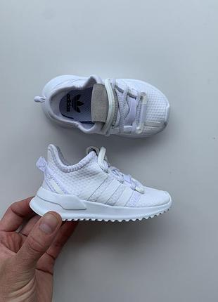 Кроссовки adidas