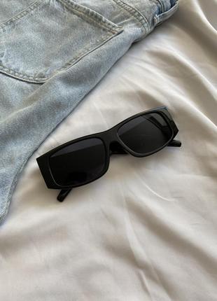Черные пластиковые имиджевые солнцезащитные очки2 фото