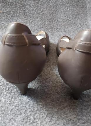 Винтажные новые кожаные босоножки. югославия