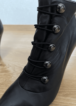 Женские ботинки/полусапожки из натуральной кожи на каблуке5 фото