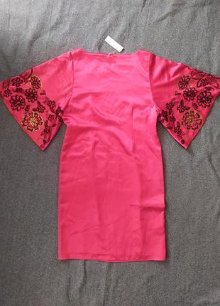 Атласне плаття з вишивкою