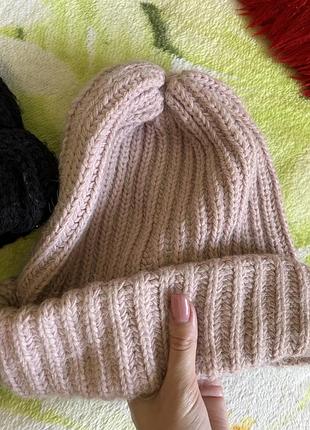 Рожева жіноча шапка