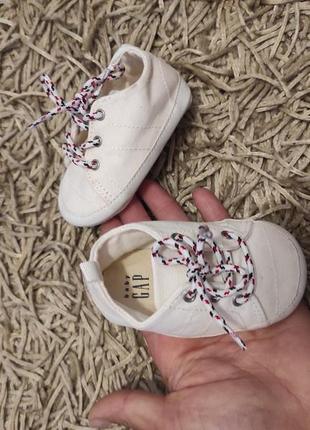 Пинетки кроссовки gap baby пинетки 3-6 мес