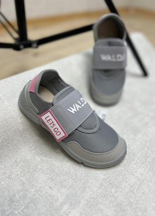 Текстильні кросівки від waldi