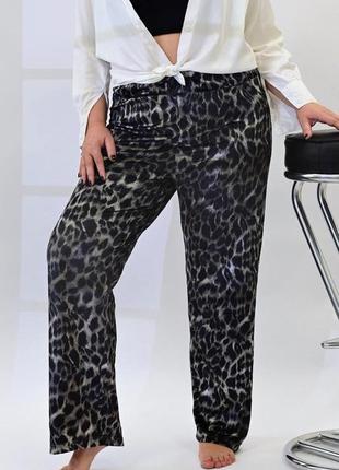 Велюрові штани з леопардовим принтом2 фото