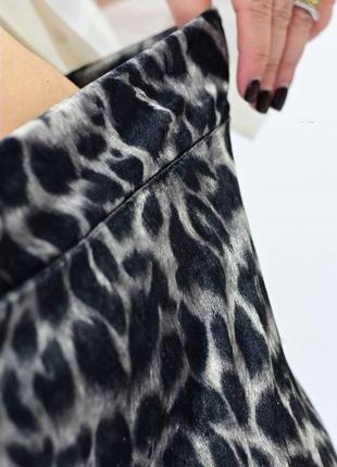Велюровые штаны с леопардовым принтом3 фото