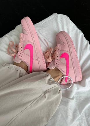 Демисезонные розовые кроссовки кеды nike sb dunk low « triple pink » рожеві жіночі кросівки кеди nike sb dunk