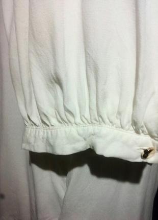 Блуза белая,воротник отделан искусственными жемчужинами5 фото
