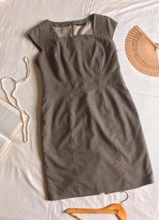 Классическое серо-бежевая миди платья-футляр (размер 42-44)1 фото