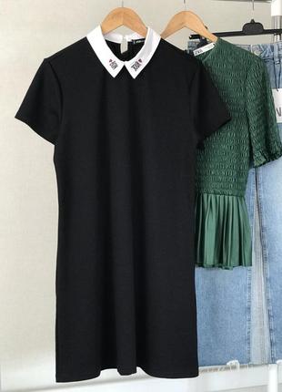 Новое черное трикотажное платье с белым воротничком fb sister1 фото