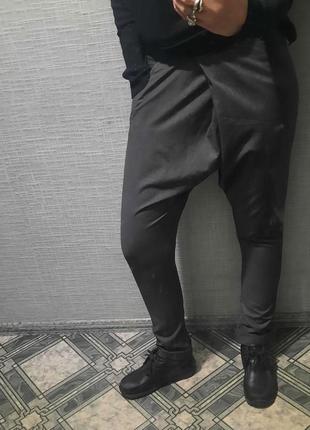 Дизайнерские интересные авангардные брюки с матней заниженным шаговым швом слонкой в виде rundholz,gortz,pacini от maison scotch4 фото