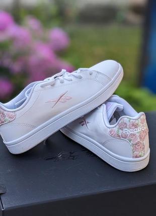 Жіночі білі кросівки reebok royal complete
