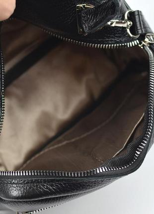 Шкіряна маленька жіноча сумка крос-боді з ручкою, чорна міні сумочка з натуральної шкіри на змійці9 фото