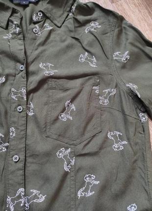 Натуральная вискозная рубашка из вискозы с регулирующими рукавами и нагрудными карманами в принт3 фото