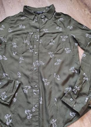 Натуральная вискозная рубашка из вискозы с регулирующими рукавами и нагрудными карманами в принт2 фото