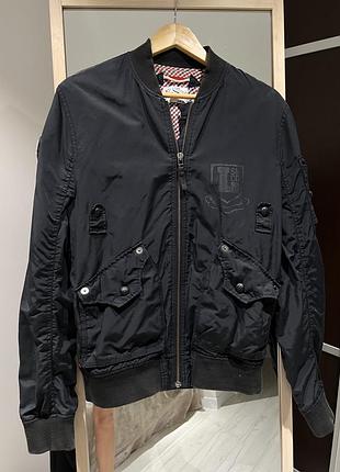 Бомпер бренду levi’s