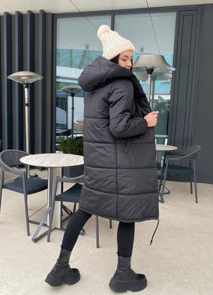 Теплая удлиненная куртка пуховик пальто с капюшоном на молнии и кнопках белая черная...