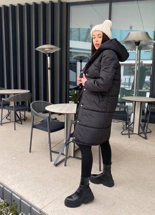 Теплая удлиненная куртка пуховик пальто с капюшоном на молнии и кнопках белая черная...