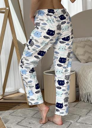 Жіночий піжамний костюм cosy штани із сатину+футболка котики рибки молочний4 фото