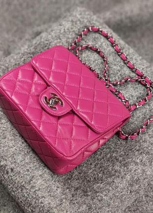 Безупречная розовая сумка chanel pink quilted на длинном ремешке2 фото