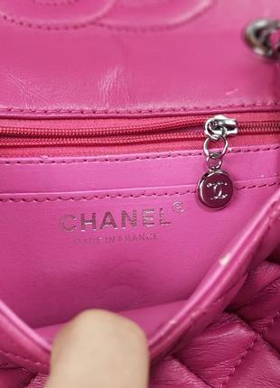 Безупречная розовая сумка chanel pink quilted на длинном ремешке8 фото