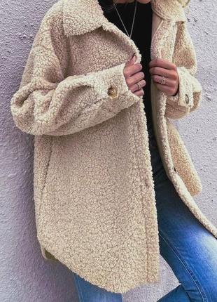 Удлиненная рубашка тедди овчина мех куртка шубка стильная теплая рубашка базовая бежевая коричневая6 фото