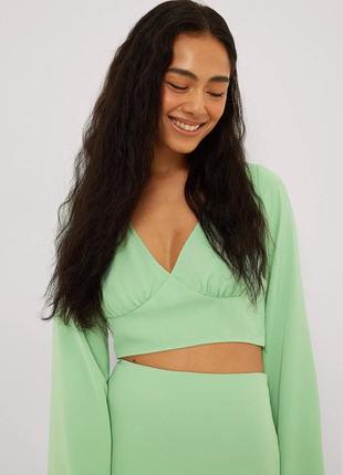 Зелена вкорочена блузка топ 'na-kd'