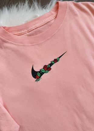 Оригинальный! женская футболка nike оверсайз/ свободного кроя украшена вышитым логотипом swoosh3 фото