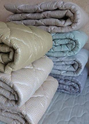 Демисезонные одеяла с брендовыми принтами1 фото