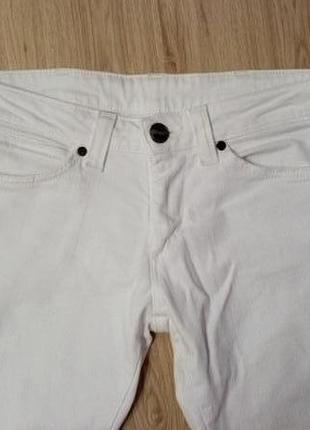 Стильні ,білі джинси wrangler