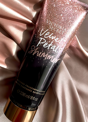 Парфюмированный лосьон с шиммером victoria's secret velvet petals shimmer оригинал1 фото